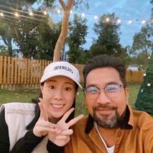 Hsuan-yen Tsai Instagram - 2024第一po。
拍戲中的放假日有人飛奔而來，就是最棒的充電劑啦！