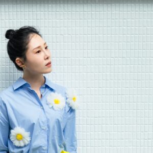 Hsuan-yen Tsai Instagram - 細節來自於生活的體驗與觀察，最近時常在心中提醒自己的四個字：「保持彈性。」

越柔軟的繩子，才能彎曲成更多形狀的曲線。

就像最後一張照片我那抽象又頑皮的嘴唇一樣。🤣

Outfit &boots- @msgm  by  @bluebelltw 
Accessories- @intzuition_urbanjewelry 
Agency- @nydia.lacitta @luxporte_official 
Photographer- @irexho622 
Photograph assistant - @lgz7.3 
Makeup- @backstagealbee 
Hair- @80s_eric 
Styling- @puzzle_bubble @mercibywoo