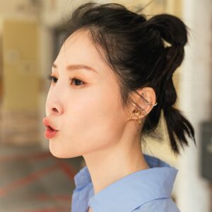 Hsuan-yen Tsai Instagram - 細節來自於生活的體驗與觀察，最近時常在心中提醒自己的四個字：「保持彈性。」

越柔軟的繩子，才能彎曲成更多形狀的曲線。

就像最後一張照片我那抽象又頑皮的嘴唇一樣。🤣

Outfit &boots- @msgm  by  @bluebelltw 
Accessories- @intzuition_urbanjewelry 
Agency- @nydia.lacitta @luxporte_official 
Photographer- @irexho622 
Photograph assistant - @lgz7.3 
Makeup- @backstagealbee 
Hair- @80s_eric 
Styling- @puzzle_bubble @mercibywoo