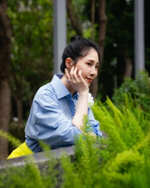 Hsuan-yen Tsai Instagram - 在生命旅途中，其實一直在學著放下跟放手，放下過度期待的標準，放過對自己的刁鑽要求，放手去讓一切發生。

最美好的瞬間通常都是發生在控制之外的。

要做的就是，放鬆、等待，享受當下。

（是誰在敲碗要看照片的？這不就來了嗎～😎）

Outfit &boots- @msgm  by  @bluebelltw 
Accessories- @intzuition_urbanjewelry 
Agency- @nydia.lacitta @luxporte_official 
Photographer- @irexho622 
Photograph assistant - @lgz7.3 
Makeup- @backstagealbee 
Hair- @80s_eric 
Styling- @puzzle_bubble @mercibywoo