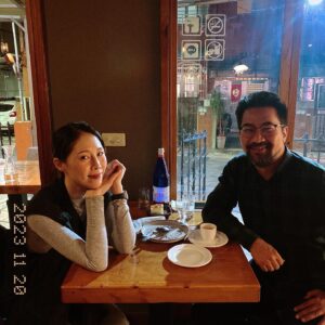 Hsuan-yen Tsai Instagram - 首圖：吃飽撐著😋
謝謝這滿滿的愛與陪伴，讓我又長一歲啦！
未來的每一年也要繼續笑嗨嗨到牙齦外露唷！

最後兩張照片，很美，額頭有Wife，啊，是Wifi。