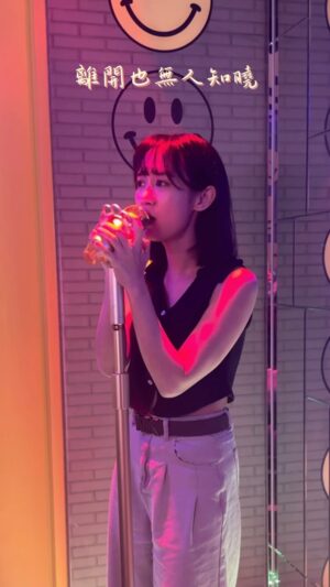 Hu En Ning Instagram - 這個女人心真狠
最近喜歡的歌❤️

#我要 #ktv #singgo聚唱派對 #ktv是我第二個家