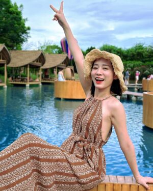 Hu En Ning Instagram - 曼谷出遊照✨
拖太久了 拖延症😛
曼谷最近很紅的網美咖灰廳！
「bubble in the forest」

是還蠻好拍的 但是沒有想像中的大～
只需要去一次就好的地方！

#曼谷 #bubbleintheforest