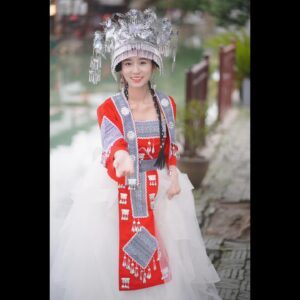 Hu En Ning Instagram - 哪張是你的菜？☺️
這應該是苗族的衣服？
很喜歡❤️

下次換穿漢服拍拍

#朱家角 #古鎮 #古裝