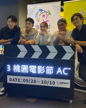 Huang Peijia Instagram - 🪲
綠金龜的模仿犯 @taoyuanfilmfest 

一部作品能被欣賞被同感
果然是好滿足的事。

謝謝這個超級棒的團隊🥰

👗仙氣洋裝 @uuin_official 
💄妝髮 @mooolly.w 
👬夥伴 @chienliwei @__________pine 
#綠金龜的模仿犯