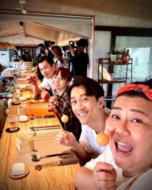 Huang Peijia Instagram - 🙌
美好又溫暖的旅程，
謝謝可愛的旅伴們❤️

#花甲少年趣旅行