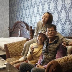 Huang Peijia Instagram - 。
「我知道你去了更美的地方，
不再有眼淚也不再有悲傷。
當我想你，
我會抬頭看天上，
當你也想我，
就到我夢裡逛逛。」

世界上最疼愛我的男人，
我最最愛的老爸，
請您放心去旅行。