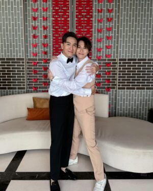 Hubert Wu Instagram - .
呢一日應該係我人生見過馬生 @kennethmkm 笑得最多最開懷嘅一日
平時嘅佢除左講車嘅時候會雀躍啲之外 基本上都係沉默同寡言
但呢段時間嘅佢 唔知係咪受到 @roxannetong 嘅影響
由以前覆message只限於emoji 到宜家會打字甚至會audio
我就知愛情嘅威力有幾大
合適嘅伴侶 係會互相影響 互相令對方變得更好
恭喜馬生馬太 白頭到老永結同心呢啲就唔再多講啦
聽馬爸爸的說話 好好造人！
🤘🏻❤️‍🔥