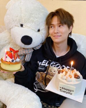 Hubert Wu Instagram - .
人愈大 愈明白簡單的可貴
謝謝每一位的生日祝福
願我的生日願望都能實現 因為你們都在我的願望裏面