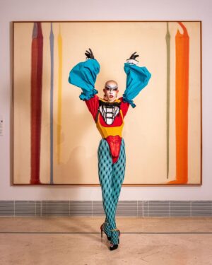 Hugáceo Crujiente Instagram - 🏛️🖼️ Did somebody mention art? 🖼️🏛️
El 2024 se presenta lleno de arte y aquí os traigo unas fotos que hicimos hace unos días en el @museothyssen posando (excepto en la primera foto que es un cuadro de Clyfford Still) junto a las Columnas de Hércules de Morris Louis, tras grabar unos videitos que pronto veréis.
Súper contento y agradecido de mi relación con el Thyssen y todo su equipo 🥹 Estad atentos que pronto anunciaremos más cosas! 🖼️🖼️🖼️🖼️
.
.
👗 Look @fidel.david 
👕 Mangas y pechera @visori__studio 
📸 Foto @rtangles