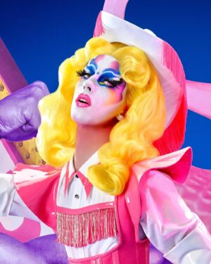 Hugáceo Crujiente Instagram - ✂️🦢💊 Cut The Night ⭐️🤠🎳

Creative Direction, Art Direction, Direction Of Photography, Set Design, Set Construction, Production, Graphic Design & Casting 🤯 @super__fuerte

MUAH 💋 @hugaceo.crujiente

Photography 📸 @llummstudios

Stylist 👠 @martacuitavi

Corsets & gloves designer 🪡 @diegodeviedma 

Wig 💇🏼‍♀️ @caligariwigs

Retouch ✍🏻 @laretocadora

Making-Of 📹 @kaboom.mov