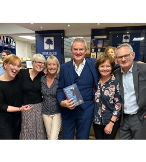 Hugh Bonneville Instagram - Thank you to Tim O’Kelly and the team at @onetreebooks for launching my book so joyously last night. ‘Playing Under the Piano’ is now on sale everywhere (apart from America and Canada - just have to be an ickle bit patient, Nov 8 isn’t far away).

4️⃣ It’s all his fault. With literary agent @roryscarfe1 who for years nagged and cajoled me to sit down and write.

5️⃣ With @prosserstewart and @damianmontagu, who bought multiple copies so they can read it many times. Smart thinking.

6️⃣ With my long suffering acting agent Donna, one of the principal characters in my book.

#PlayingUnderThePiano #memoir #booklaunch
