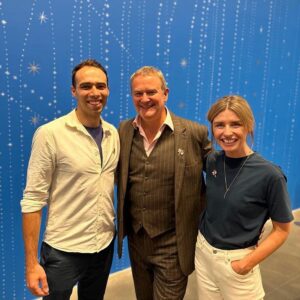 Hugh Bonneville Instagram - Check out #HoldingSpace @_hospitalrooms, the mental health/art initiative set up by @timadamshaw and @niamhmwhite.

2️⃣ A bunch of Kens celebrating the work of Hospital Rooms at Hauser & Wirth’s gallery… oh look there’s @ewanventers (CEO of Hauser & Wirth), Joe Hyames and @markwogan13.

#hospitalrooms #hauserwirth #mentalhealth