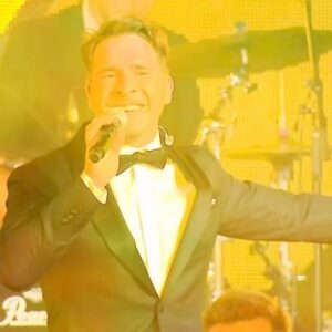Hugh Sheridan Instagram - “THE 21st NIGHT OF SEPTEMBER” IS HAPPENING! EXCLUSIVE TO MELBOURNE @artscentremelbourne WITH  MY INCREDIBLE BAND “THE CALIFORNIA CROONERS CLUB” FLYING IN FROM LOS ANGELES! TICKETS ON SALE NOW!!!