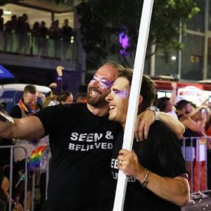 Hugh Sheridan Instagram - It was an honour and a privilege to hold our sign as ambassador for Domestic Violence within the LGBTQAI  our aim is to help continue to bring awareness and prevention, ending violence in our homes and at the hands of those we trust. As always the link to @lgbtq.dvafoundation is in my bio. Thank you @sydneymardigras and to everyone who came to support and March safely. It was truly a very meaningful way to honour all the victims of DV within the community and outside, only with togetherness will we make the much needed end to senseless violence in Australia. Love you all and peace ✌🏻 ♥️ ❤️‍🩹 🌈 💪🏼