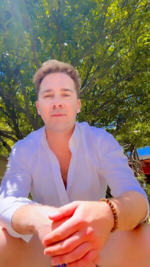 Hugh Sheridan Instagram - Today recognises the prevalence and challenges faced by people who have suffered mental and/or physical abuse in their home from family, relationships, spouses or intimate partners - today is especially for those in the LGBTQAI  community. It’s not ok, not today, not any day. You are seen and believed. #seenandbelieved @lgbtq.dvafoundation #lgbtqdomesticviolenceawareness