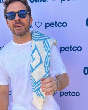 Hugh Sheridan Instagram - Thank you @hilaryshor for hosting everyone at your stunning event giving thanks to animal rescuers everywhere. I know Addie, myself & my long time friends at @aspca @peta_australia @peta &  @adelaidekoalarescue are incredibly grateful for the awareness raised by yourself & @ollie ,for each & every animal rescued. #adoptdontshop #rescue #reacuedog #rescuecat #reacuedismyfavoritebreed