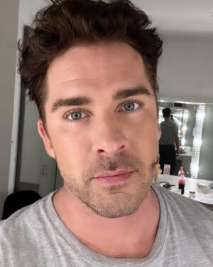 Hugh Sheridan Instagram - “No Day But Today” J.L

Life on the road is kinda ridiculous, a friend said to me… “Don’t you just want to have a normal life & not have to be traveling all the time?” As a Cancerian star sign 🦀 the answer is YES! Of course! 
They then added “I could never! I would hate that life.” (They didn’t mean it maliciously). But it resonated & I can assure you it can be unsettling for all of us who travel to entertain or where your work means you rarely get to settle… but embracing the unknown and learning to be ok with change forced this hermit crab out of his shell. If it didn’t I wouldn’t have met all the beautiful humans who inspire me everyday like @eleroko 

I often wonder what my life would look like if I kept dancing full time.
As I said in my last post I saw the new Australian Ballet works last weekend, the end of a very busy but special 6 month tour of Australia; Solitary Man, Tick Tick Boom, Qantas 100th birthday, 5 bedrooms, a movie & gigs. 

Like with Jonathon Larson, the ballet reminded us that no moment is wasted, there are no mistakes & everything happens for a reason, it brought you here.

This ballet was truly a blessing of memories, love & knowing. 
Adam Bull is retiring from the dance after 22 years, I was in my first year of ballet school when he was in his first in the company. 
If I had kept dancing & had half the career he has, I would be so happy :) watching so many ballet superstars come together for this new piece took me back in time & was a strong reminder of why we do what we do. 
The reason why we entertain & the greatest gift is that we’re surrounded by people equally mad enough to sacrifice a lot of things we take for granted like coming home to your same bed every night.  Jonathan Larson wrote “what a way to spend the day” when he wrote that he was referring to working in a diner while he was writing his new piece “Rent” he died before he saw it but… he got it :) #thankyou