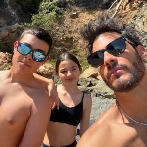 Hugo Catalán Instagram - Día de playa con mi familia de España ♥️♥️