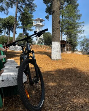 Hugo Catalán Instagram - En la secundaria leí un artículo en una revista Readers diggest acerca de unos tipos que cruzaron Rusia en Bicicleta desde Vladivostok a Moscú en 8 meses! Durante años tuve ese sueño! Ahora no lo veo tan realizable la verdad por qué 8 meses WTF??? Pero alguno más cortito me haré! Está va para mis amigos ya cómprense una bici de montaña!!!! Que siempre me toca salir solo 🫠🫠🫠
