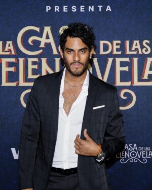 Hugo Catalán Instagram - Ayer me invitaron a un evento de @vix y a la casa de las telenovelas! Así que salí de mi cueva y me puse guapo! Gracias por la invitación la pasé súper ✨😘