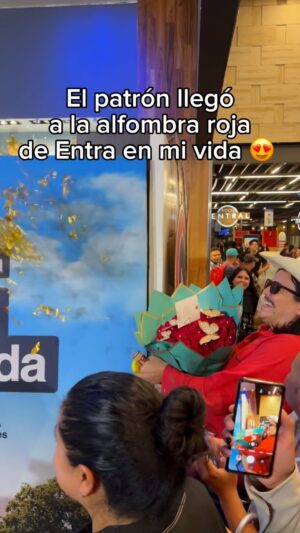 Hugo Catalán Instagram - @floreselpatron LE DESEÓ ÉXITO AL CAST DE #EntraEnMiVida 💐
Solo en cines. 18 de Julio.