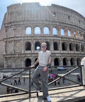 Hugo Cobo Instagram - 🏛️