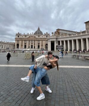 Hugo Cobo Instagram - 🏛️