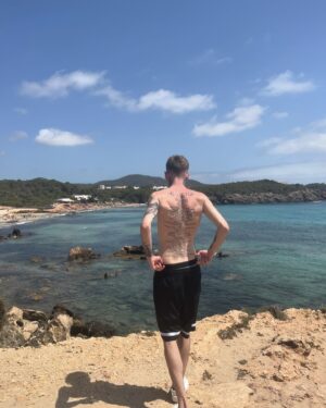 Hugo Cobo Instagram - Ibiza, nunca te había disfrutado tanto🫶🏻