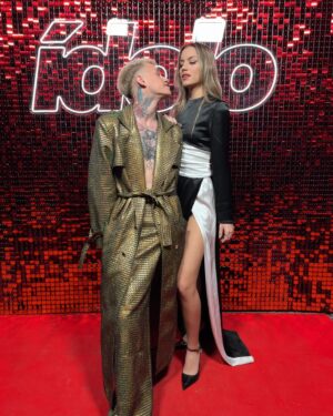 Hugo Cobo Instagram - Premios Ídolo 2024 bien acompañao'❤️‍🔥 
Gracias @aflameconcept @palomasuarez.studio por el lookazo 😍