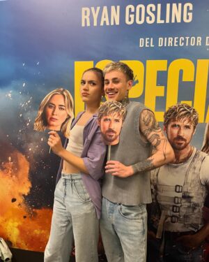 Hugo Cobo Instagram - En resumen:
1. #ryangosling & #emilyblunt 
2. Que nooo 😂 que somos nosotros💁🏼‍♂️
3. Me estallan una botella en la cabeza y pensáis que no me pienso vengar? 💥
4. Creéis que pego más con ella?...
5. O con el?
6. Nah, nosotros pegamos más🥰
7. Hay cines en los que las butacas se tumban🫶🏻
8. Quería un cubo más grande✌🏻
9. Moñitos❤️
