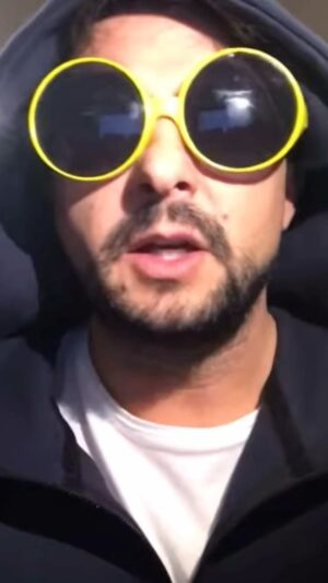 Hugo Sousa Instagram - Amanhã vou atuar no Europarque em Santa Maria da Feira então recuperei esta cantiga que fiz há uns anos😅 Apareçam e identifiquem amigos da terra💪🏼