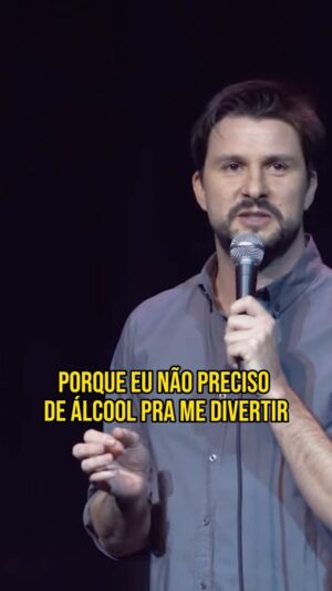 Hugo Sousa Instagram - Identifica o amigo que não precisa de beber para se divertir😅 
#hugosousa #standupcomedy