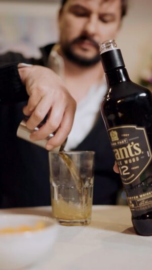 Hugo Sousa Instagram - #pub Cá em casa, as pessoas são recebidas com Grant’s Triple Wood 12 Anos. Mas isto sou eu que sei tratar bem os convidados. 
@grantswhisky
#togetherwemakeit #grantswhisky
#triplewood
Seja responsável, beba com moderação.