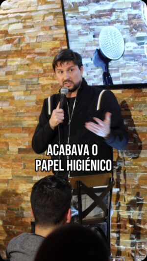 Hugo Sousa Instagram - Papel!!! 
#hugosousa #rir #humor #standupcomedy #comedia #piadas #oaks