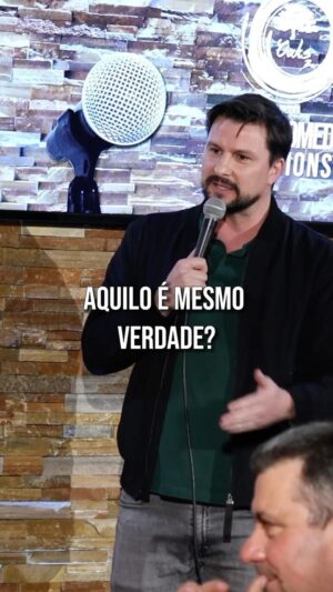 Hugo Sousa Instagram - Mais alguém sofre de insónias? 😅
 #standupcomedy #rir #hugosousa #oaks #piada #insonias @oaks.bar