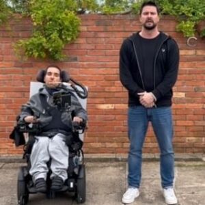 Hugo Sousa Instagram - É já para a semana! Bilhetes na Bol (no story em destaque que diz Rui Pedro).
Sei que há gente que não pode ir mas quer ajudar portanto fica aqui o IBAN PT50 0007 0000 0007 3819 42623 . Até porque mesmo que o espetáculo esgote, o dinheiro não vai ser suficiente para comprar a carrinha adaptada (faltam cerca de 12.000 euros) portanto as doações dão mesmo muito jeito. 
Dêem o que puderem. O Rui Pedro e a família agradecem. ❤️😉