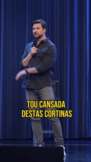 Hugo Sousa Instagram - As cortinas. Bilhetes para o novo espetáculo no link da bio.
#hugosousa #standupcomedy #cortinas #praticamenteestavel