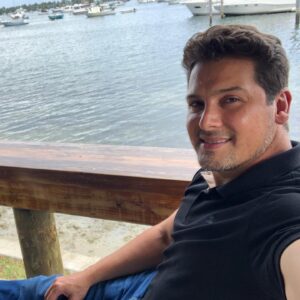 Hugo Vásquez Instagram - Un feliz viernes para todos ustedes amigos #miami #miamibeach #venezuela #colombia #friday