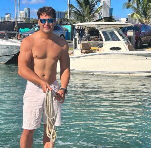 Hugo Vásquez Instagram - Buen fin de semana para todos !! #Summer #Miami #ocean #beach 🏝