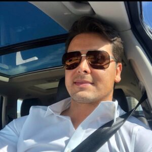 Hugo Vásquez Instagram - Hola mis amigos , por acá paso  a dejarles mis saludos a todos ustedes , feliz tarde !!! 👍🏼🙏🏼 #miami #florida #workday #venezuela #colombia #latinoamerica #hugovasquez