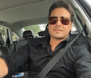 Hugo Vásquez Instagram - Paso por acá para dejarles un saludito a todos los que siguen 🤗🙏🏼 , feliz viernes !  #miami #florida