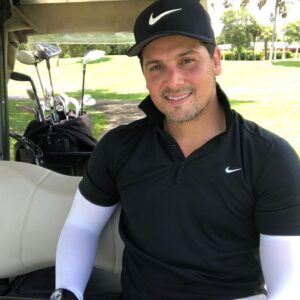 Hugo Vásquez Instagram - Feliz dia amigos , vengo a dejarles mis saludos y mis mejores deseos , cuídense mucho , bendiciones para todos 🙏🏼. #miami #usa #caracas #venezuela #colombia #golf #golferslife