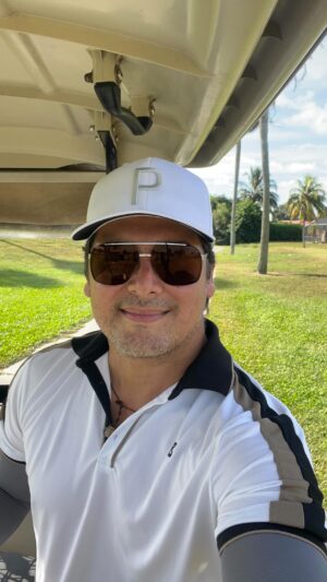 Hugo Vásquez Instagram - Les saludos y les comparto mi Domingo de golf de hoy … saludos para todos , feliz domingo ! #golf #miami #golfday #sunday