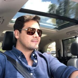 Hugo Vásquez Instagram - Sábado!!! Feliz fin de semana para todos ustedes amigos 🤗👍🏼 #road  #miami #florida #roadtrip #usa