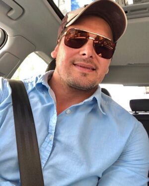 Hugo Vásquez Instagram - Solo paso a saludarlos y a desearles que tengan un buen día!!! Bendiciones 👍🏼🙏🏼 #buenosdias #goodmornig #miami #florida