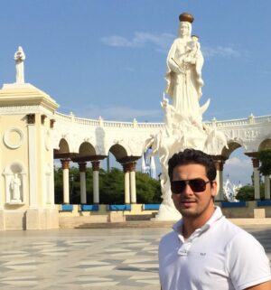 Hugo Vásquez Instagram - Hoy celebramos el día de nuestra Virgen Chinita #virgendechiquinquira patrona de los zulianos # zulia #maracaibo #venezuela #virgenchinita