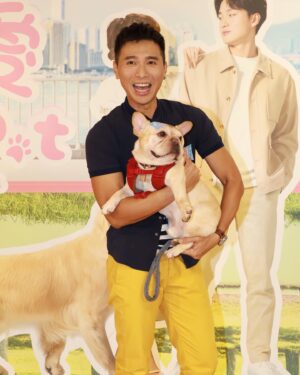 Hugo Wong Instagram - 狗狗叫Ryan 呀，成年冇見，好似大個仔左喎，聽聞仲識到女朋友添😆
一隻唔係好多反應又不問世事又長期平靜嘅狗狗，唔知點解，我最鐘意嘅，又好似係佢喎🤣
#寵愛petpet
