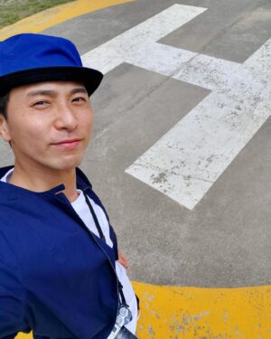 Hugo Wong Instagram - 你有把握昨天的好天氣嗎？
曬黑都變成幸福事🍀
下次我會早點告訴你
在山頂跟你揮揮手
記得準備100倍鏡頭幫我拍照😆
#飛鵝山山頂 
#一覽無遺