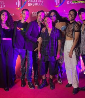 Humberto Busto Instagram - Revolucion(es)
.
.
Les amo ❤️
.
Gracias por tan bella noche @vocesdelorgullomx
